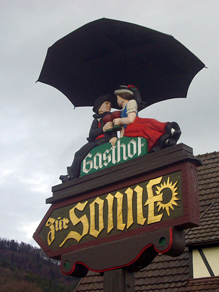 Nomen (non) est Omen, der Schirm spricht B&auml;nde