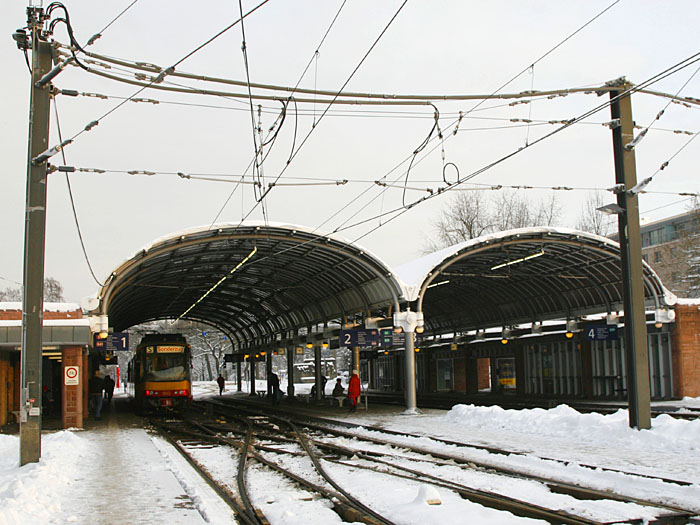 Umsteigen am Albtalbahnhof in Karlsruhe