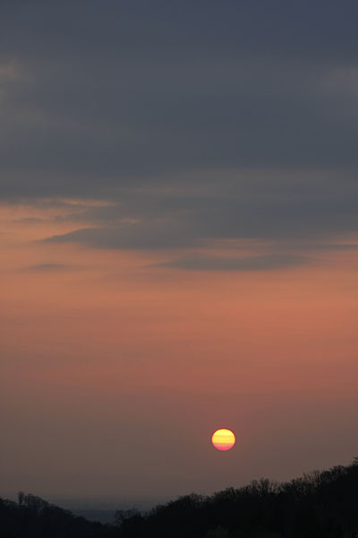 Sonnenuntergang mit Staub aus dem isl&auml;ndischen Vulkanausbruch