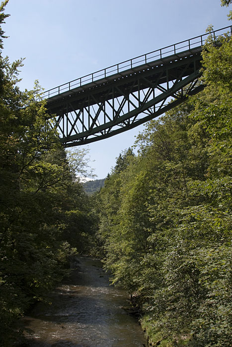 Eine der zahlreichen Brücken der Sauschwänzlebahn