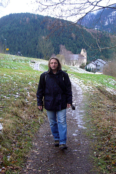 Auf dem zum Teil vereisten Wanderweg