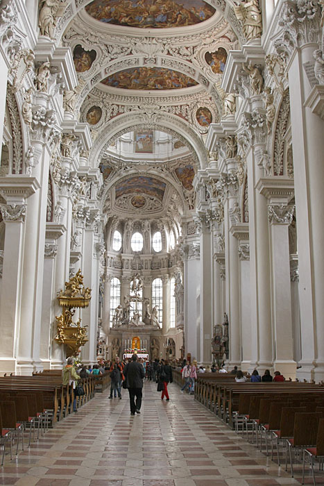 Im inneren des Doms