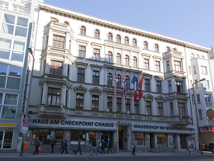 Am Checkpoint Charlie