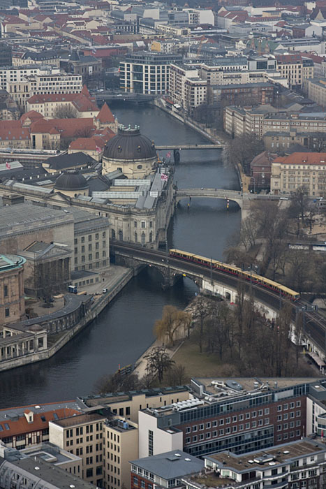 Die Spree umfließt die Museumsinsel