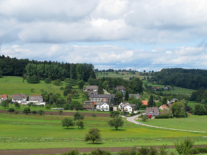 Der Kirchgang hat sich gelohnt, bei Neufeld reißen die Wolken auf