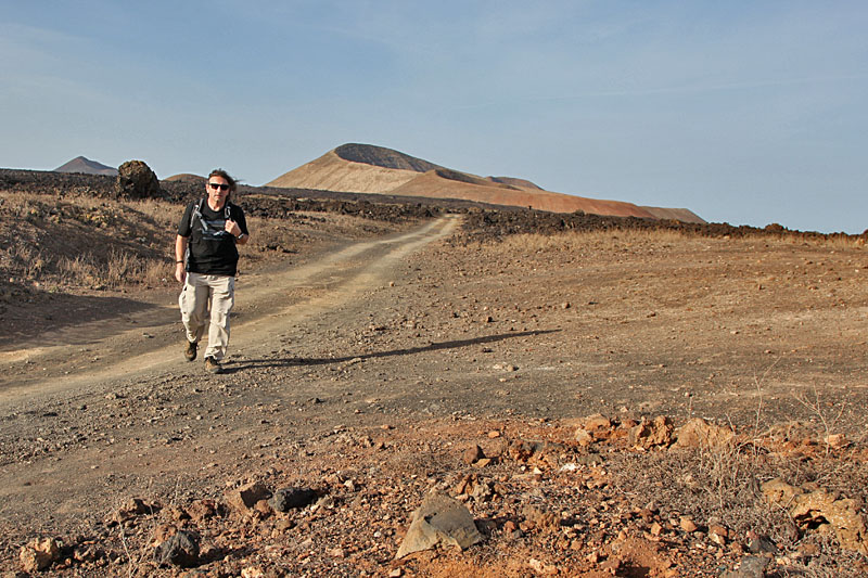 R&uuml;ckzug: Knie links und Ellenbogen rechts blutig, Wasserflasche kaputt :-(