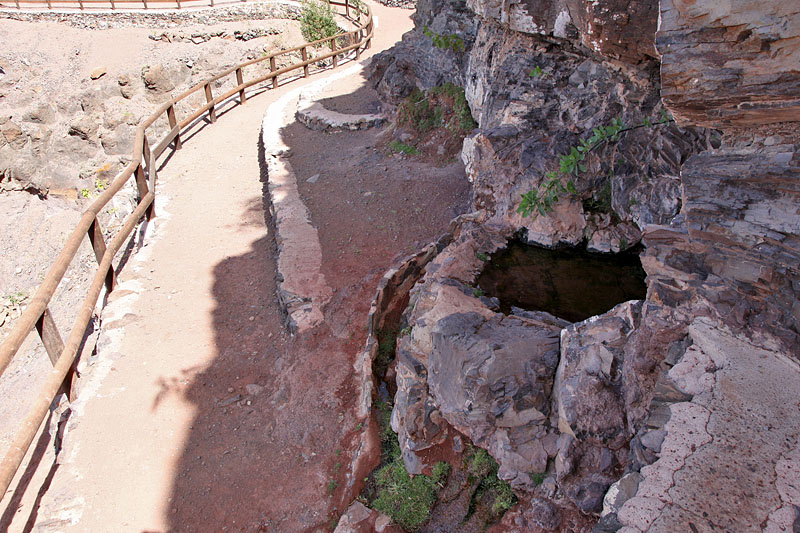 Kleiner Brunnen, ausnahmsweise mit Wasser