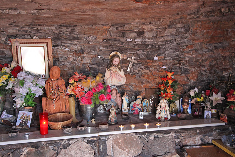 Altar mit Opfergaben