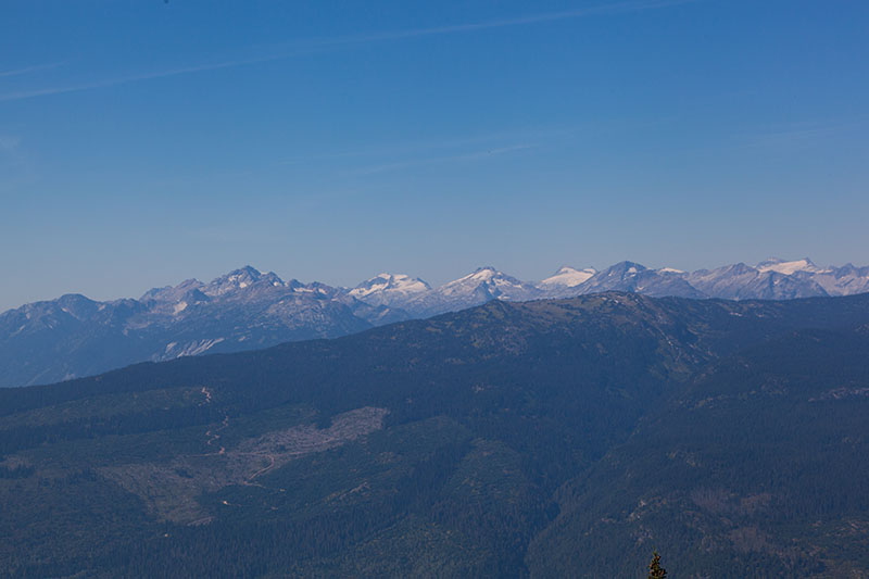 ... und die umliegenden Berge