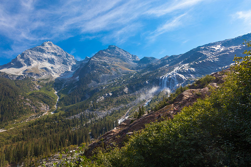 Mehrere Gletscher liegen hier in den Bergen ...