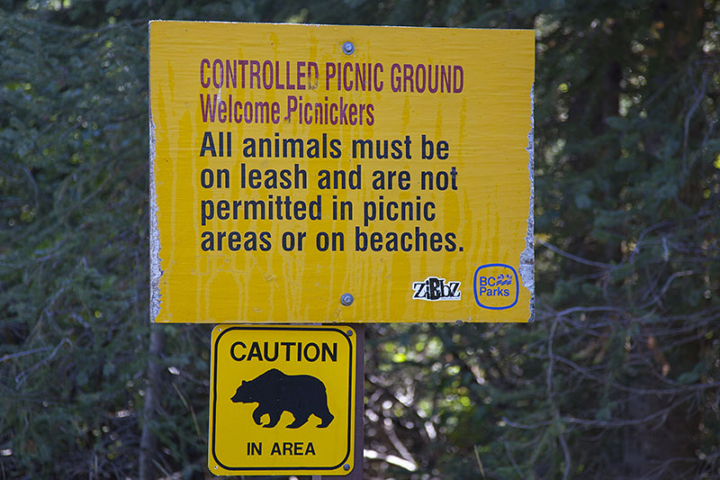 Die &uuml;blichen Warnschilder ...