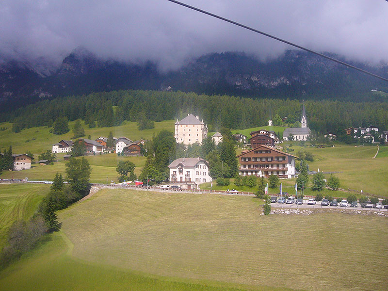 Mit der Seilbahn fahre ich zum Piz la Ila hinauf