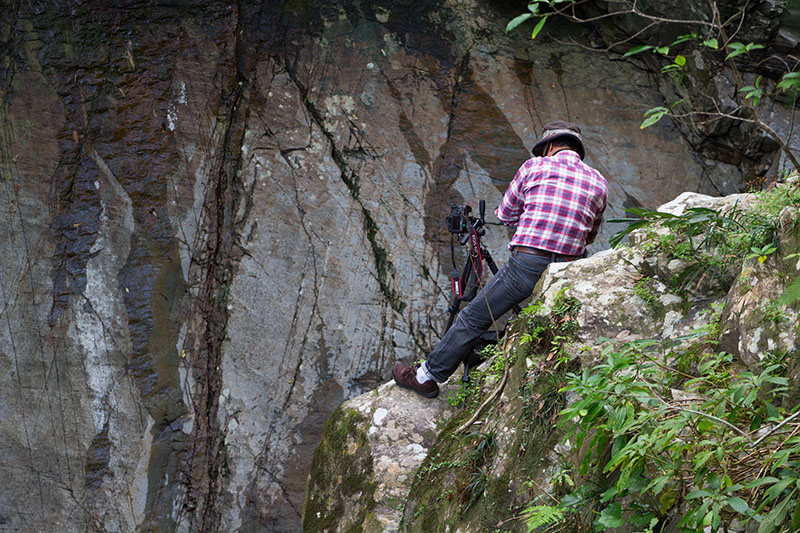... sich f&uuml;r ein paar Fotos an den Abgrund zu positionieren