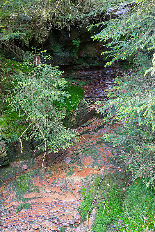 Im Wald da rauscht ein Wasserfall, wenn's nimmer rauscht, ist's Wasser all ;-)