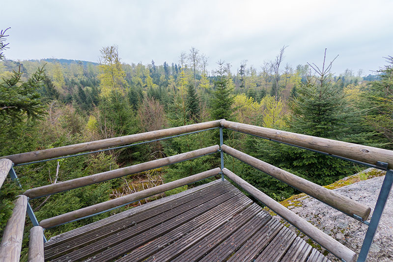 ... kommt man auf die nächste Aussichtsplattform am Wollsackfelsen