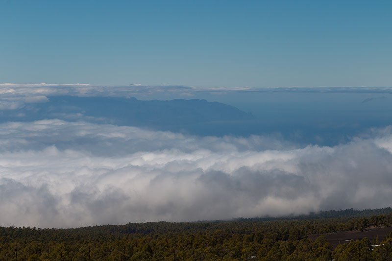 ... zum Glück sind wir höher und können den blauen Himmel genießen