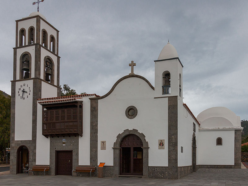 Die Kirche von außen ...