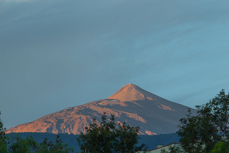 Blick aus dem Hotelzimmer, der Teide in der Morgensonne