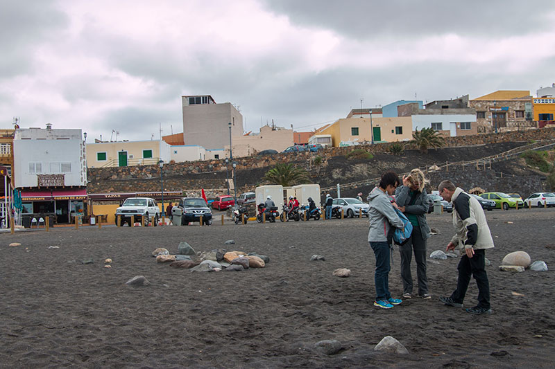 Am schwarzen Strand von Ajuy