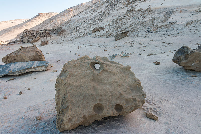 Ist das Loch natürlich oder durch Menschenhand entstanden?