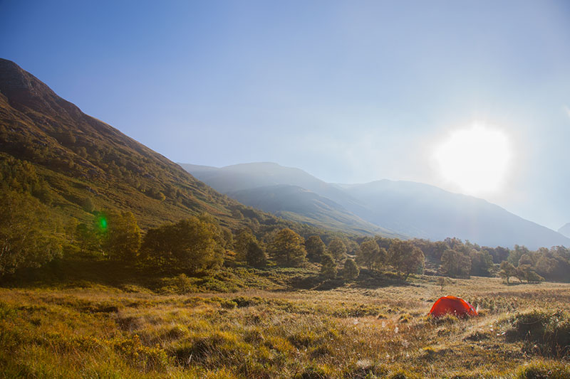 Bei schönstem Wetter starten wir in Glen Nevis ...
