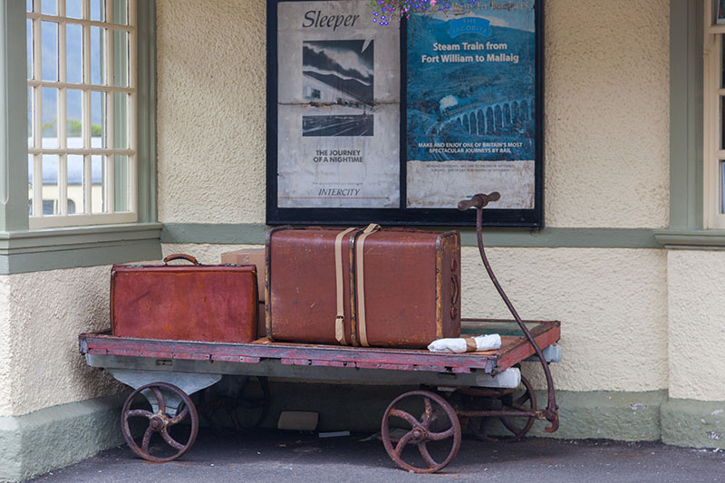 Das Gepäck steht wohl schon sehr lange da ;-)