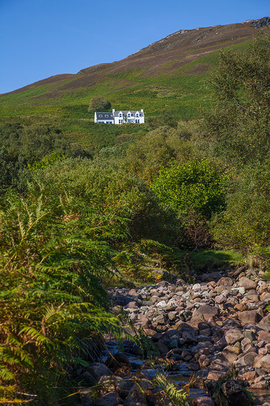 Einsames Haus an der Küste