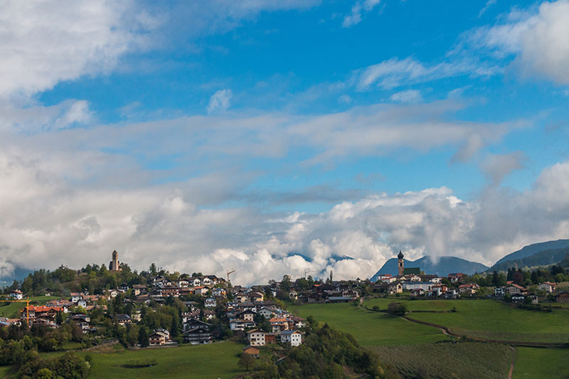 ... gegenüber liegende Ortschaft