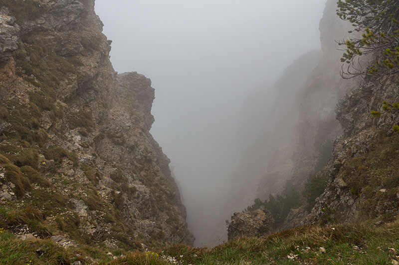 Ein letzter Blick in die vernebelte Tiefe ...