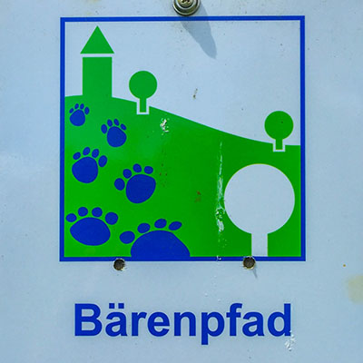 Kennzeichnung des Premiumwanderwegs "Bärenpfad"