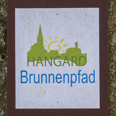 Kennzeichnung der Premiumwanderweg "Brunnenpfad"