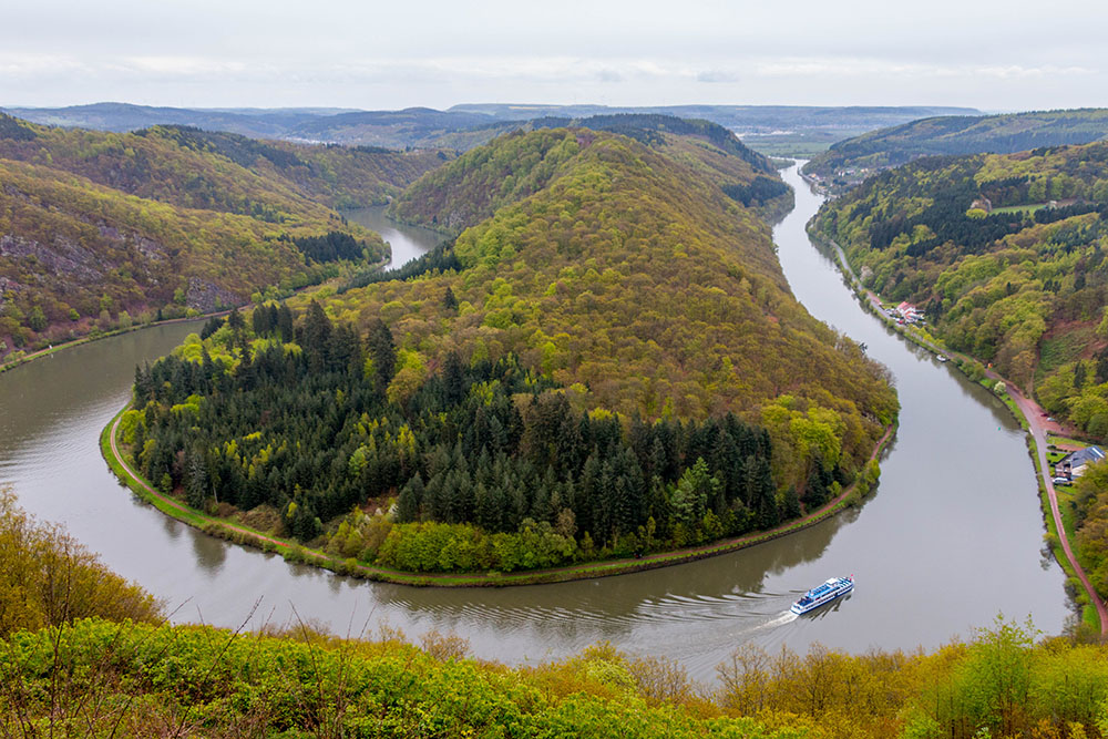 ... erreichen wir den Aussichtspunkt hoch über der Saarschleife