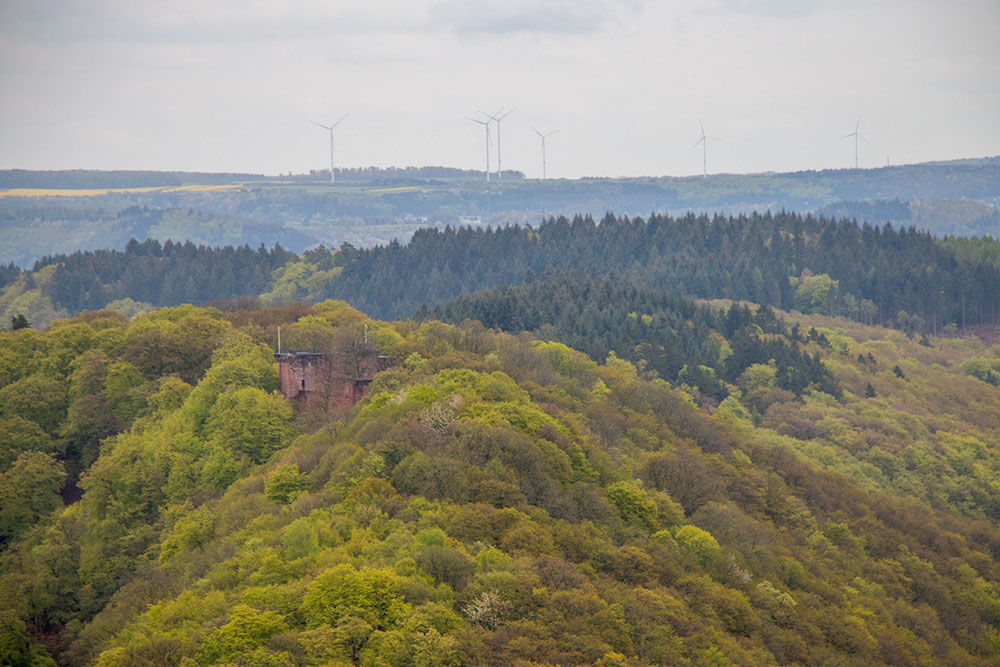 Die Burg Montclair vom Aussichtspunkt aus gesehen
