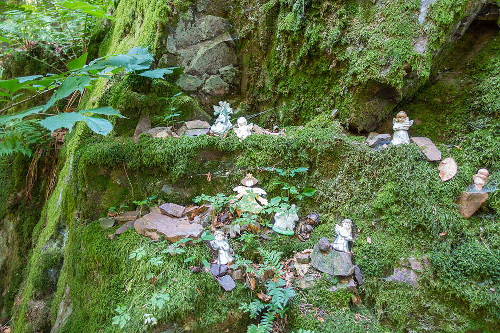 Felsen mit Figürchen