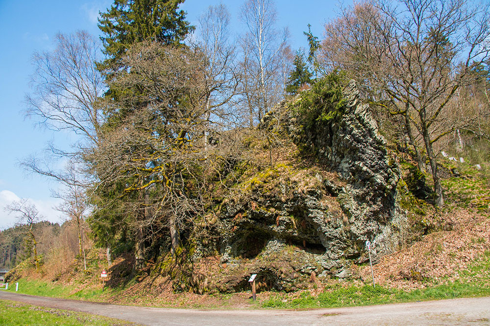 Der "Frau Holle" genannte Felsen