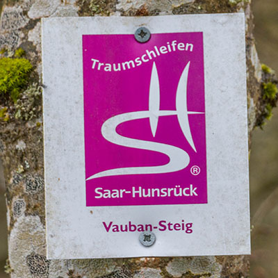 Kennzeichnung der Premiumwanderweg "Vaubansteig"