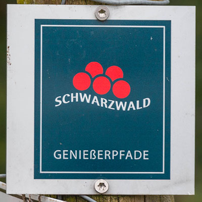 Kennzeichnung der Premiumwanderwegs "Karlsruher Grat"