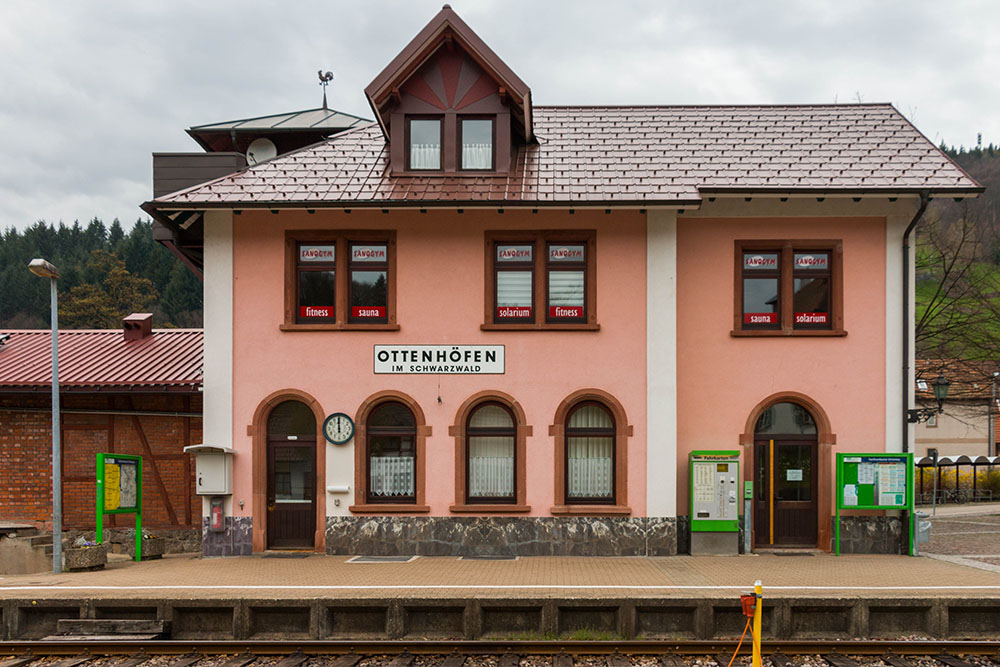 Start am Bahnhof von Ottenh&ouml;fen
