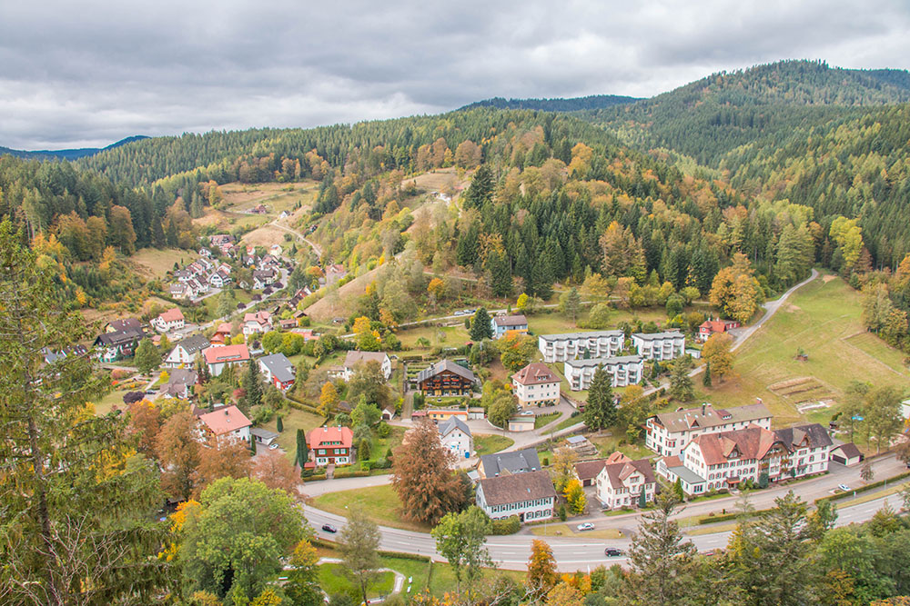 Ausblick vom Verlobungsfels auf Sch&ouml;nm&uuml;nzach