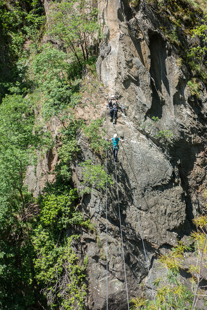 Wir schauen uns zun&auml;chst nur die Seilbr&uuml;cke an (weil wir den Einstieg verpasst haben)