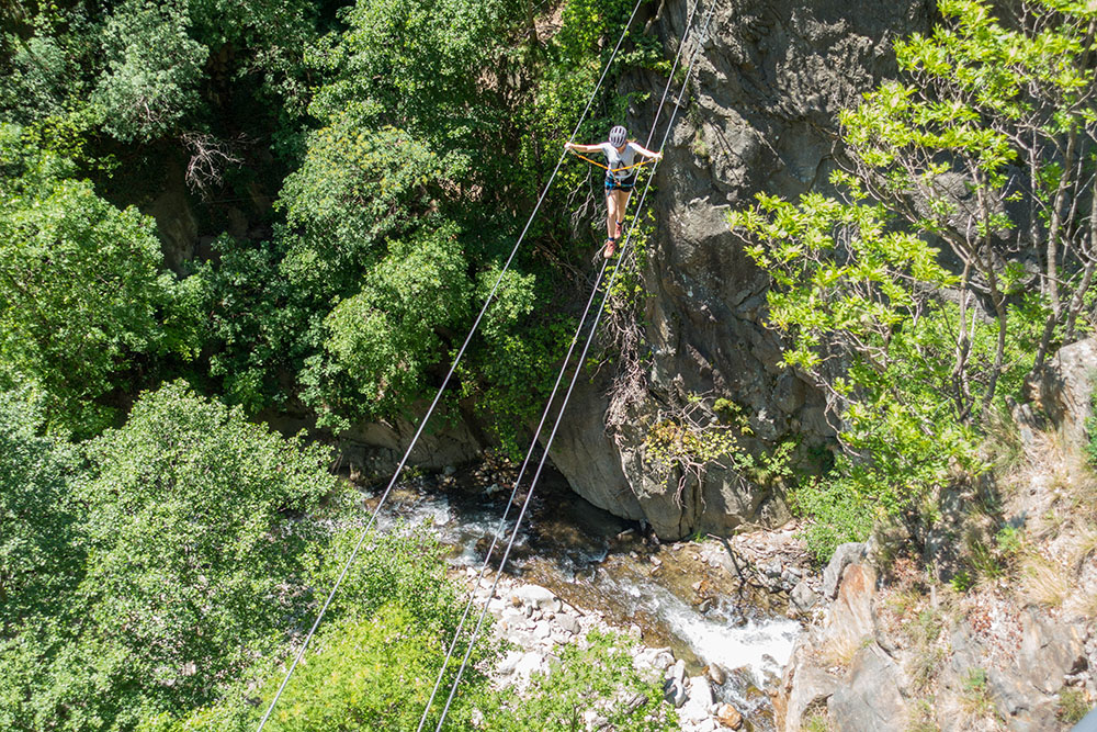 Das junge Mädel läuft locker drüber