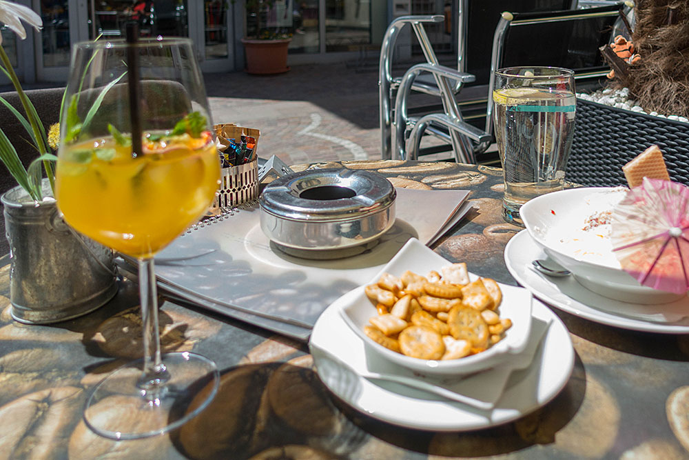 Im Eiscafé ist alles unscharf ...