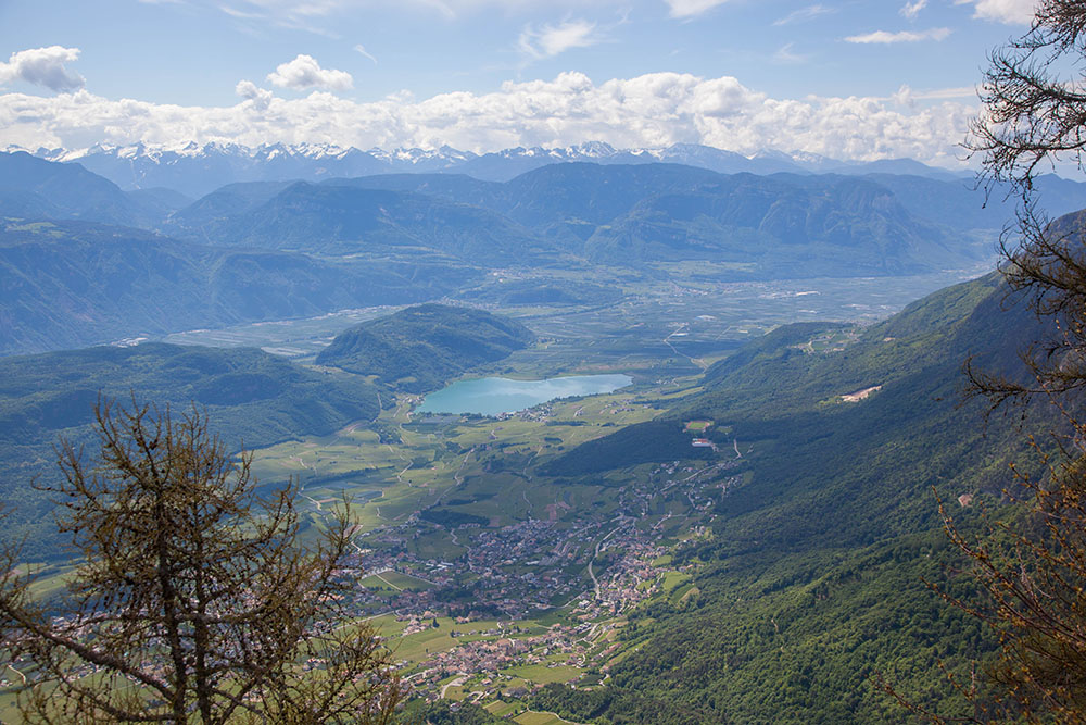 Blick vom Penegal auf Kaltern und den See