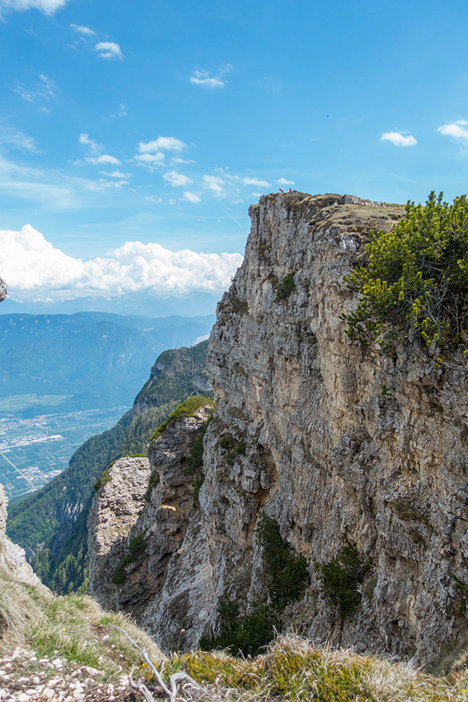 Oben, auf der Spitze, ist der Gipfel des Monte Roen
