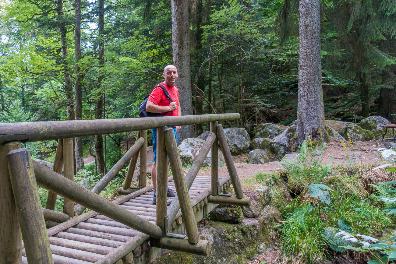 Auf einer von mehreren Br&uuml;cken