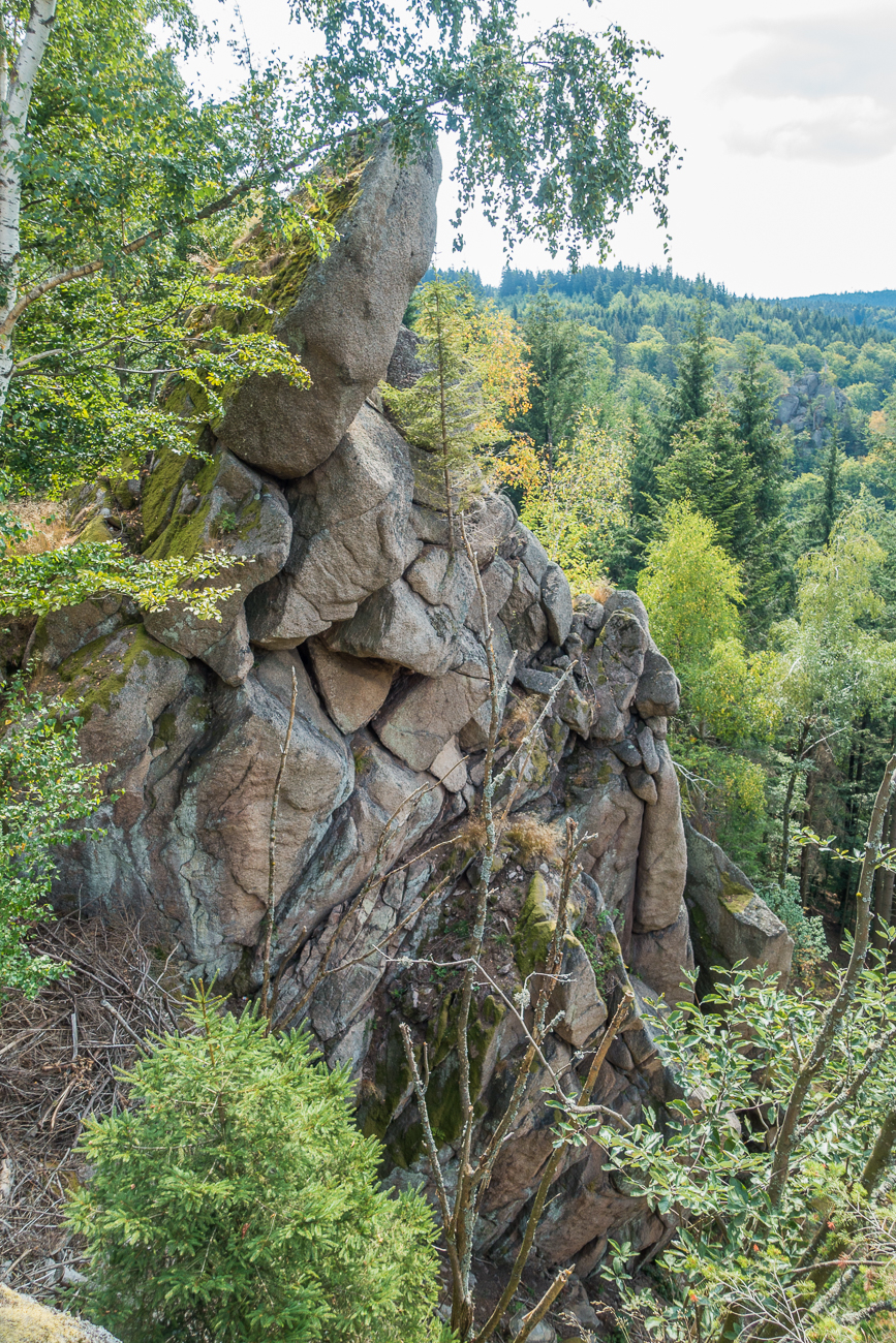 An den Falkenfelsen