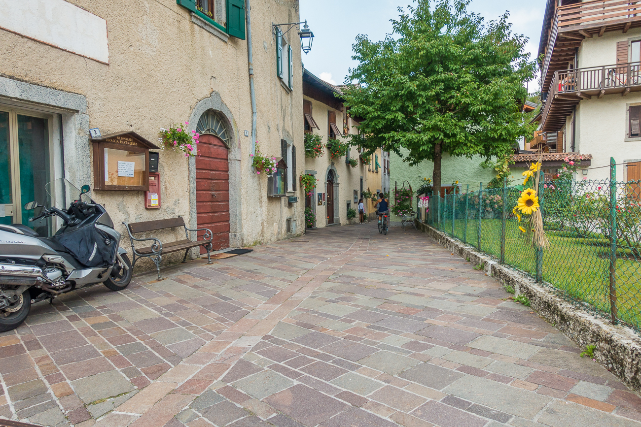 Fussg&auml;ngerbereich durch den Ort