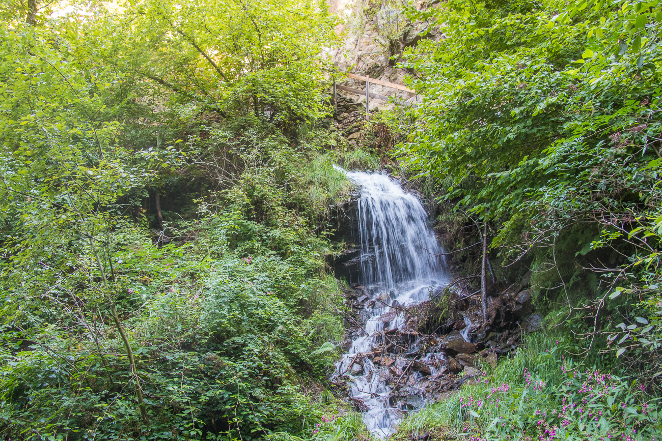 Als Wasserfall und auch kanalisiert ...