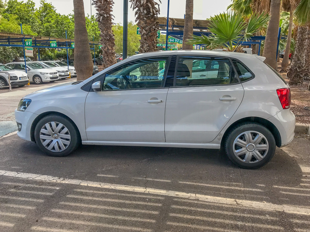 Unser erster Mietwagen war ein VW Polo TSI. Er hatte auf den Bergstrecken einen guten Durchzug und ist prima gelaufen. Insgesamt sind wir 1.291 km damit gefahren 
