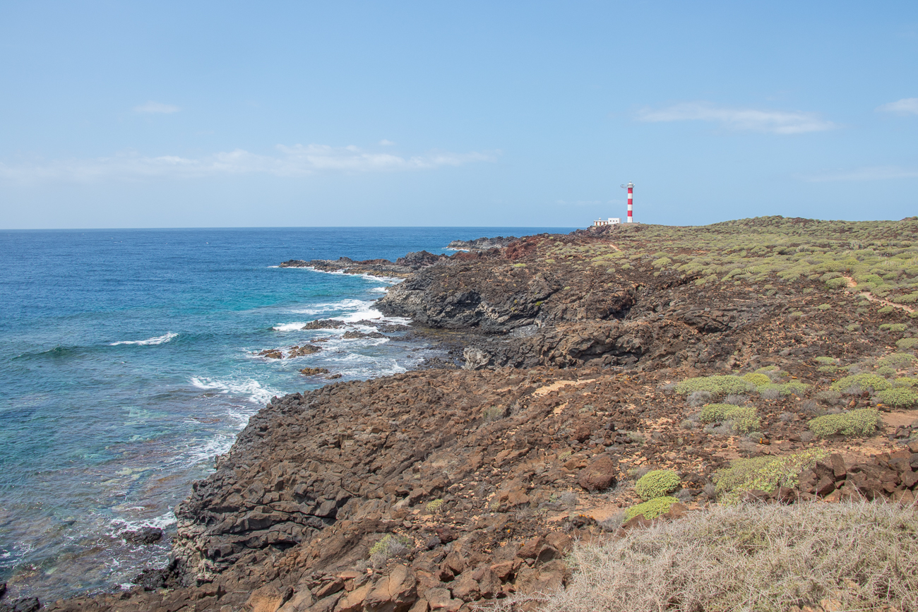 Bei blauem Himmel sieht der Leuchtturm besser aus